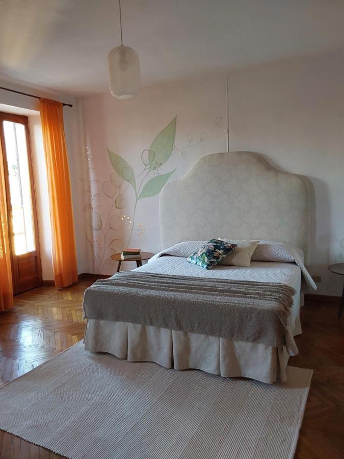 Casa Vacanze Malvarosa Casale Corte Cerro Bagian luar foto