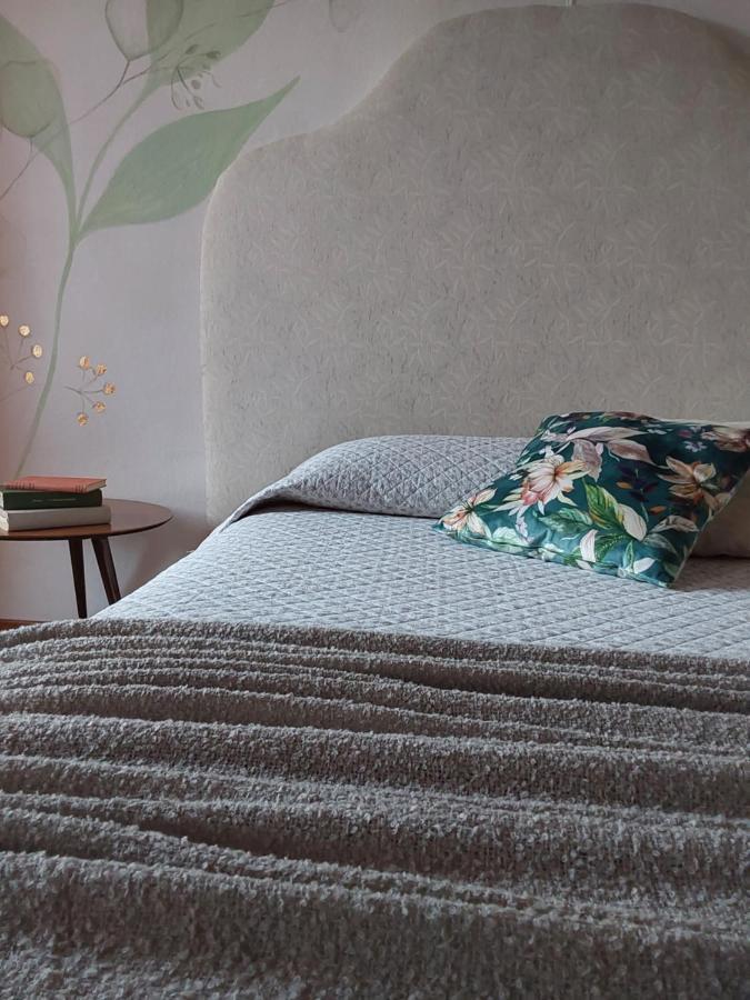 Casa Vacanze Malvarosa Casale Corte Cerro Bagian luar foto