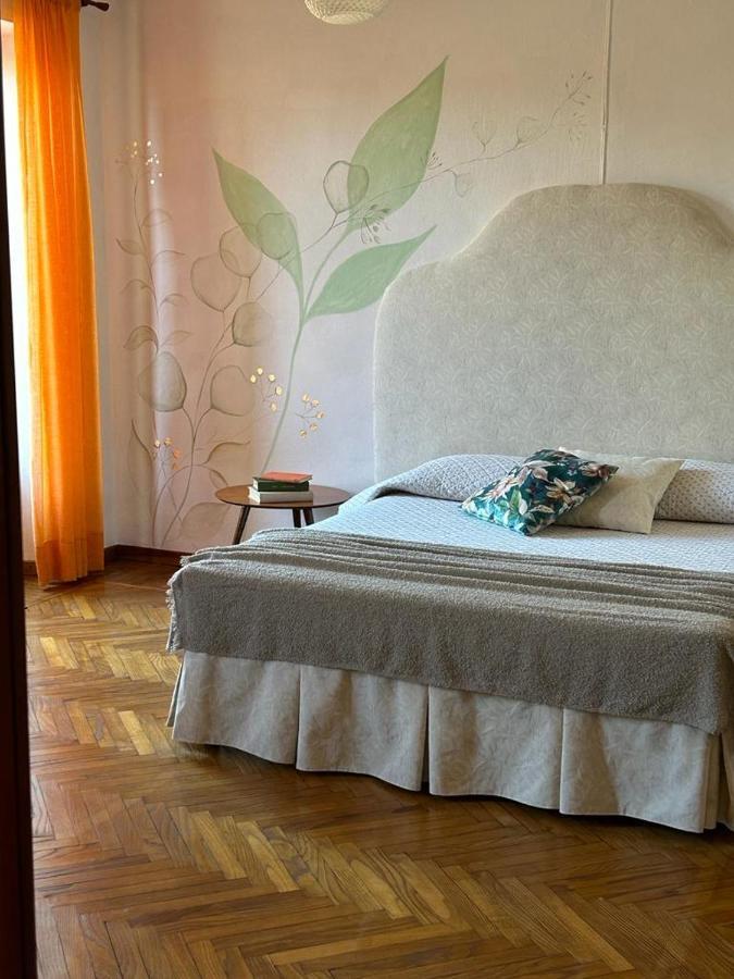 Casa Vacanze Malvarosa Casale Corte Cerro Bagian luar foto