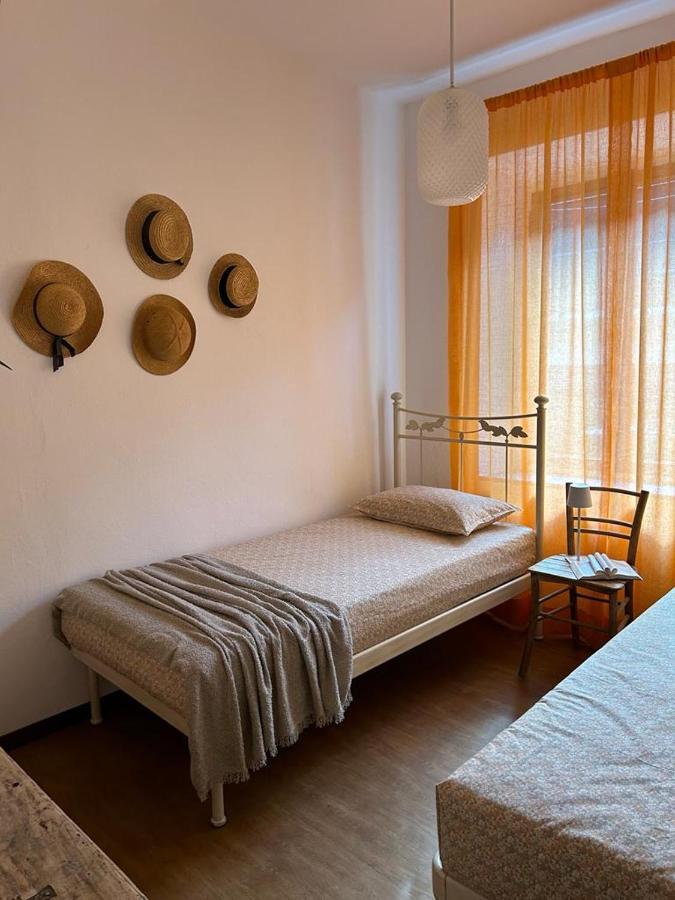 Casa Vacanze Malvarosa Casale Corte Cerro Bagian luar foto