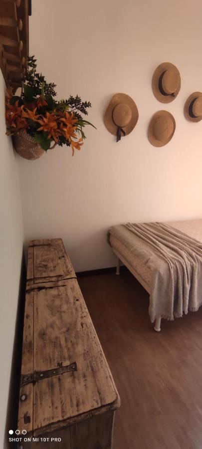 Casa Vacanze Malvarosa Casale Corte Cerro Bagian luar foto