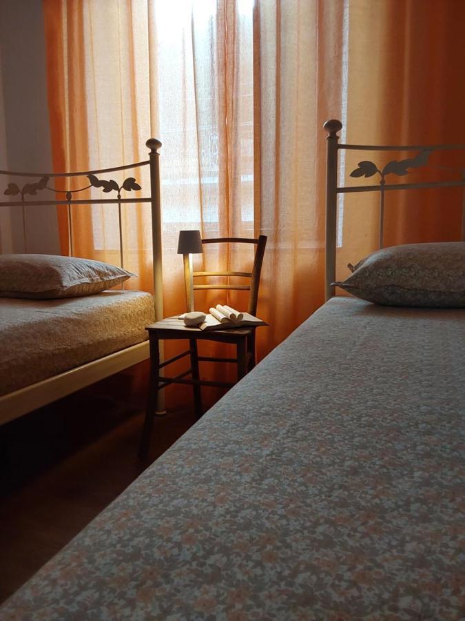 Casa Vacanze Malvarosa Casale Corte Cerro Bagian luar foto