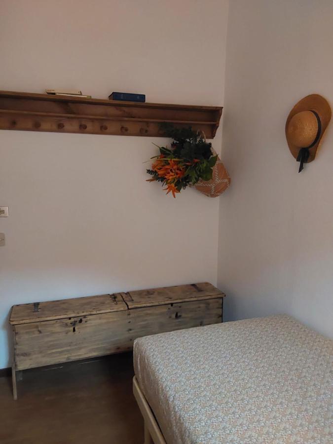 Casa Vacanze Malvarosa Casale Corte Cerro Bagian luar foto