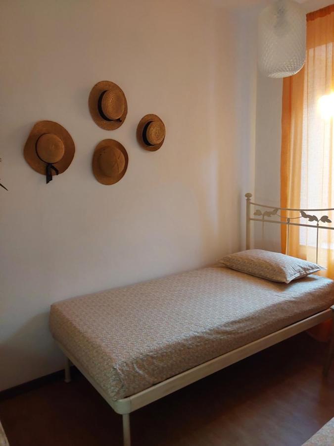 Casa Vacanze Malvarosa Casale Corte Cerro Bagian luar foto