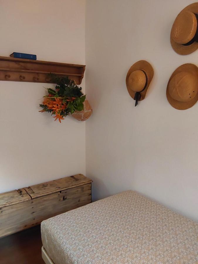 Casa Vacanze Malvarosa Casale Corte Cerro Bagian luar foto