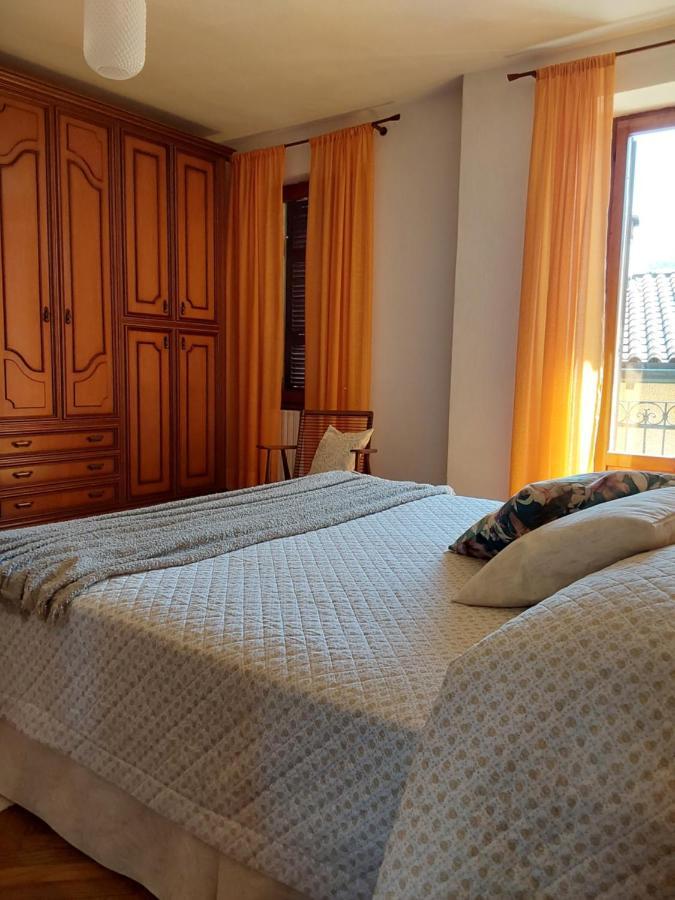 Casa Vacanze Malvarosa Casale Corte Cerro Bagian luar foto