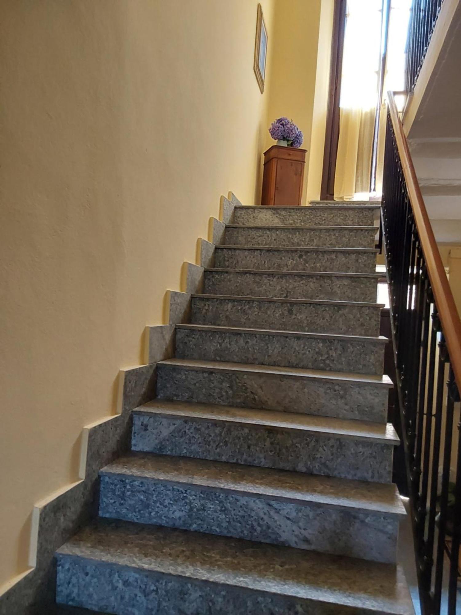 Casa Vacanze Malvarosa Casale Corte Cerro Bagian luar foto