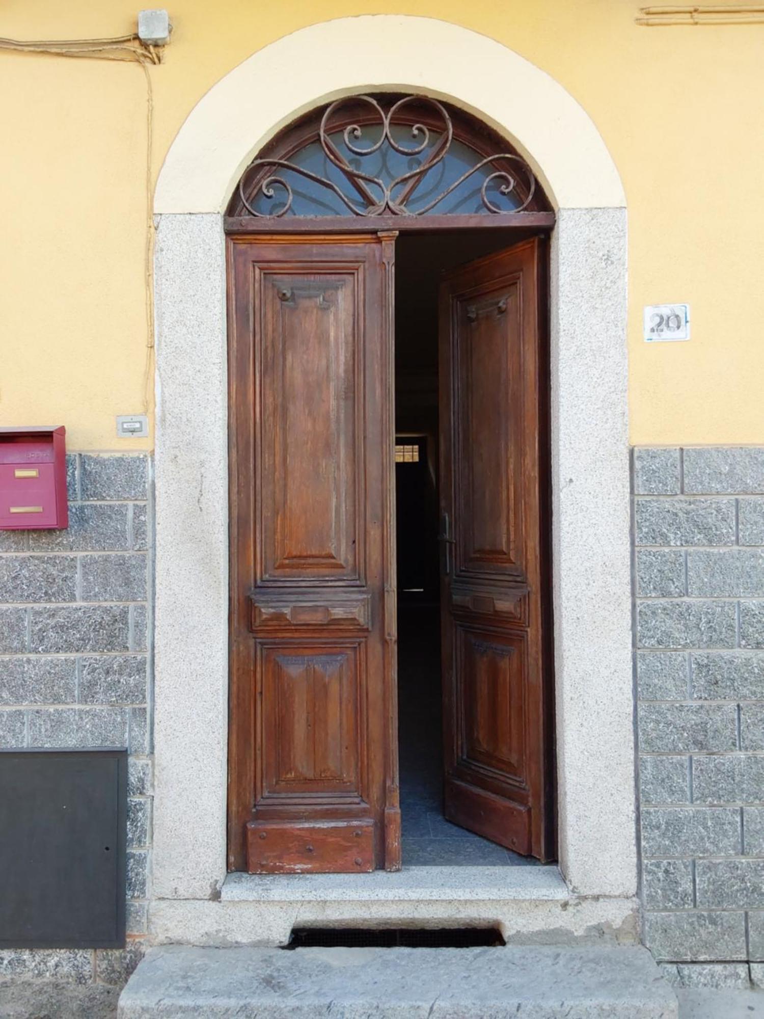 Casa Vacanze Malvarosa Casale Corte Cerro Bagian luar foto